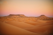 别具创意的公司团建活动方式——沙漠旅行团建